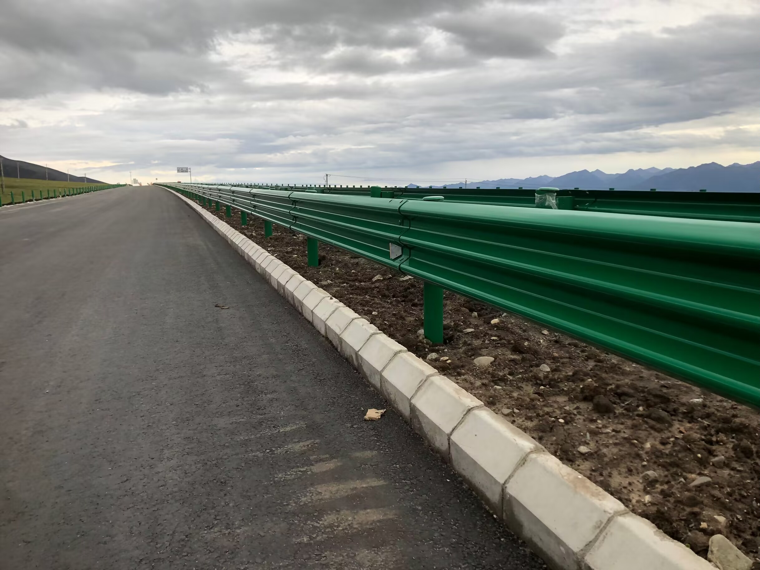 天全县乡村公路波形护栏波形护栏板 - 推荐